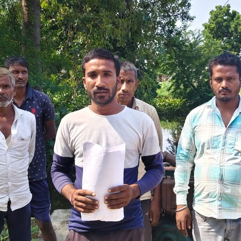 मोहनपुर दयालीडीह में सरकारी नलकूप के पानी का रास्ता रोका:किसान परेशान, रास्ता बंद करने का आरोप