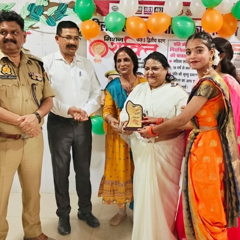 बहराइच में मिशन शक्ति: उत्कृष्ट काम करने वाली महिलाएं सम्मानित:सदर विधायक ने प्रशस्ति पत्र दिए, सरकारी योजनाओं की जानकारी भी दी