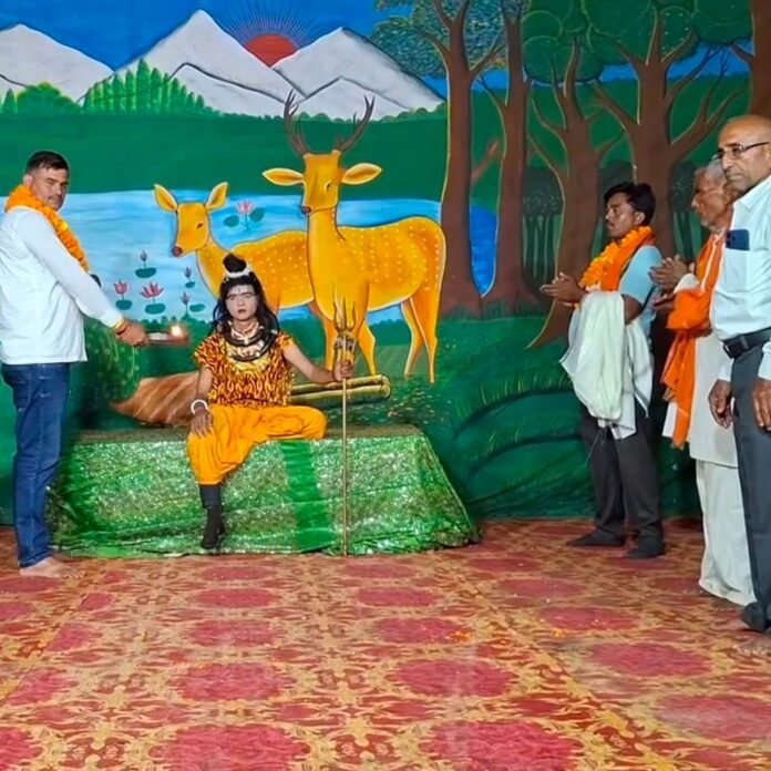 अचलपुर चौधरी में 200 साल पुरानी रामलीला शुरू:भाजपा के पूर्व मंडल महामंत्री अतुल उपाध्याय ने किया उद्घाटन, नई पीढ़ी को मिलेंगे संस्कार