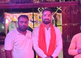 सिरसिया ब्लॉक प्रमुख अमित सिंह ने की दुर्गा पूजा:लक्ष्मणपुर मोतीपुर कला में नवरात्रि के पांचवें दिन, कई लोग रहे मौजूद सिरसिया ब्लॉक प्रमुख अमित सिंह ने की दुर्गा पूजा:लक्ष्मणपुर मोतीपुर कला में नवरात्रि के पांचवें दिन, कई लोग रहे मौजूद