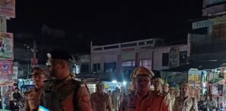 त्योहारों को लेकर पुलिस प्रशासन अलर्ट:एसपी शक्ति मोहन के निर्देश पर थानाध्यक्ष अनूप तिवारी की निगरानी में क्षेत्र में सुरक्षा बढ़ाई गई त्योहारों को लेकर पुलिस प्रशासन अलर्ट:एसपी शक्ति मोहन के निर्देश पर थानाध्यक्ष अनूप तिवारी की निगरानी में क्षेत्र में सुरक्षा बढ़ाई गई