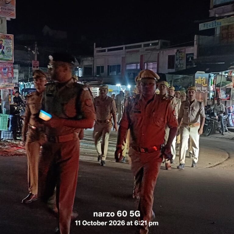 त्योहारों को लेकर पुलिस प्रशासन अलर्ट:एसपी शक्ति मोहन के निर्देश पर थानाध्यक्ष अनूप तिवारी की निगरानी में क्षेत्र में सुरक्षा बढ़ाई गई