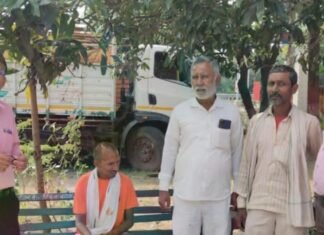 6 महीने से लापता अर्धविक्षिप्त युवक को परिवार से मिलवाया:सेवा समर्पण भाव संस्था ने श्रावस्ती के सुनील कुमार को परिजनों से मिलवाया 6 महीने से लापता अर्धविक्षिप्त युवक को परिवार से मिलवाया:सेवा समर्पण भाव संस्था ने श्रावस्ती के सुनील कुमार को परिजनों से मिलवाया