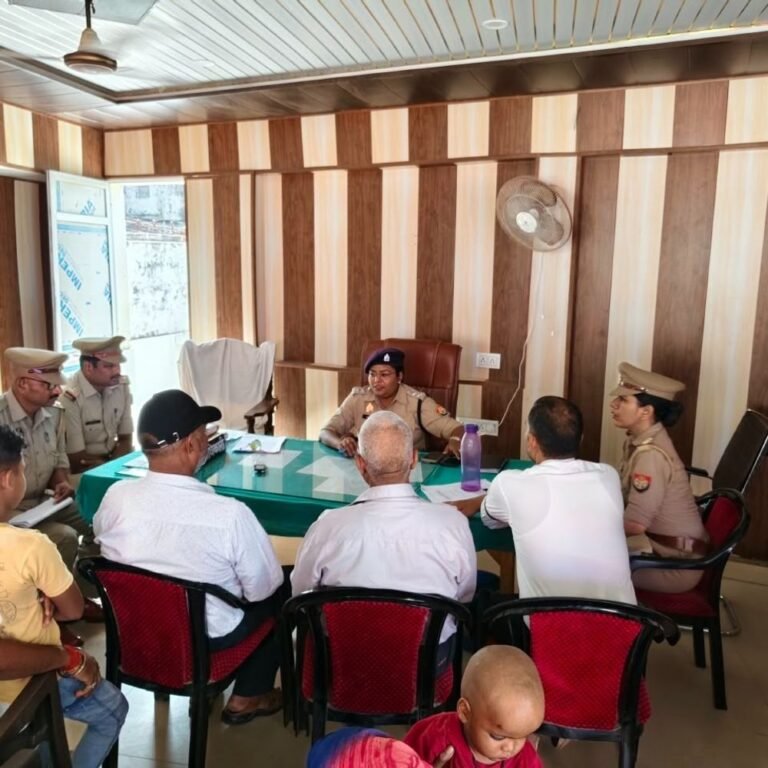 क्षेत्राधिकारी ने समाधान दिवस में त्वरित कार्रवाई के निर्देश दिए:पीड़ितों को बार-बार न आना पड़े, भूमि विवादों पर संयुक्त टीम करेगी कार्रवाई