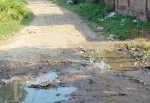 बैदौलागढ़-राप्ती घाट मार्ग बदहाल:200 मीटर रास्ता कीचड़ में बदला, राहगीरों की मुश्किलें बढ़ीं बैदौलागढ़-राप्ती घाट मार्ग बदहाल:200 मीटर रास्ता कीचड़ में बदला, राहगीरों की मुश्किलें बढ़ीं