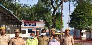 मोतीपुर पुलिस ने 2 किलो 740 ग्राम चरस पकड़ी:तीन आरोपी गिरफ्तार, अर्टिगा कार और मोबाइल फोन बरामद