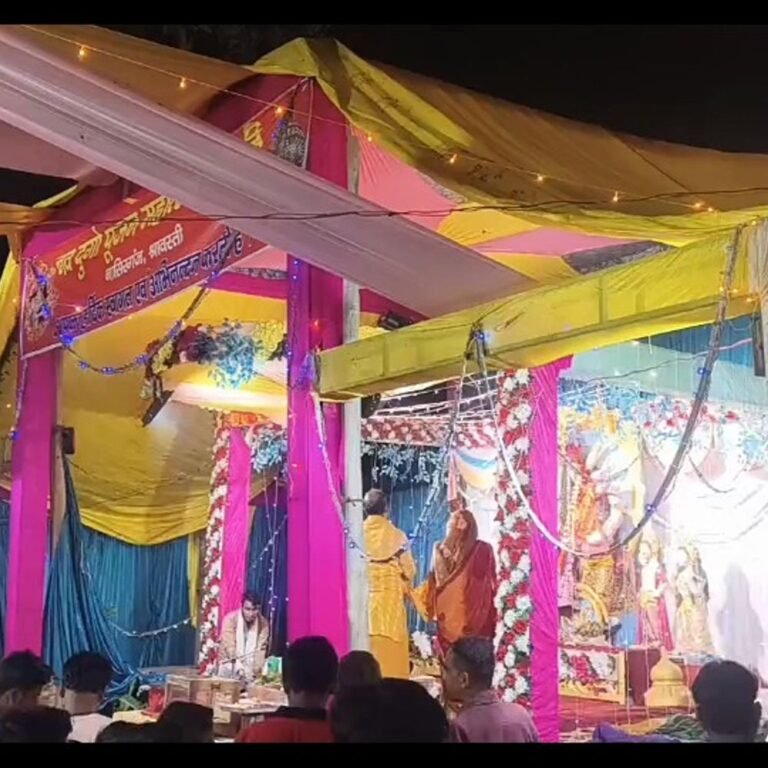 शारदीय नवरात्रि पर मां दुर्गा के पंडाल में धार्मिक अनुष्ठान:नासिरगंज में विधिवत पूजा-पाठ, देर रात होगी आरती; पुलिस-प्रशासन अलर्ट