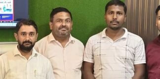 वीके टीवीएस के 5 साल पूरे होने पर रक्तदान शिविर:गौर में मालिक और कर्मचारियों ने किया दान, सामाजिक प्रतिबद्धता का दिया संदेश वीके टीवीएस के 5 साल पूरे होने पर रक्तदान शिविर:गौर में मालिक और कर्मचारियों ने किया दान, सामाजिक प्रतिबद्धता का दिया संदेश