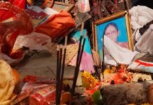 वाराणसी में ये कैसा पीपल का पेड़, जहां लटकी रहती हैं मृतकों की तस्वीरें? पुराणों में भी है इस जगह का जिक्र