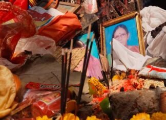 वाराणसी में ये कैसा पीपल का पेड़, जहां लटकी रहती हैं मृतकों की तस्वीरें? पुराणों में भी है इस जगह का जिक्र