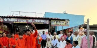कलाकारों ने सरकारी योजनाओं पर आधारित नाटक का मंचन किया:खेसरहा में भोजपुरी अभिनेता निर्देशन में सरकारी योजनाओं को दिखाया, बड़ी संख्या में दर्शक जुटे कलाकारों ने सरकारी योजनाओं पर आधारित नाटक का मंचन किया:खेसरहा में भोजपुरी अभिनेता निर्देशन में सरकारी योजनाओं को दिखाया, बड़ी संख्या में दर्शक जुटे