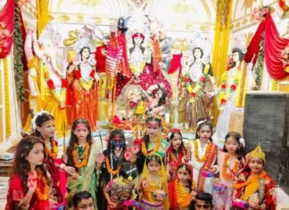 ज्वाला महारानी मंदिर में बच्चों ने शिव तांडव नृत्य किया:उतरौला के दुर्गा पंडाल में हुआ आयोजन, दर्शकों ने खूब सराहा ज्वाला महारानी मंदिर में बच्चों ने शिव तांडव नृत्य किया:उतरौला के दुर्गा पंडाल में हुआ आयोजन, दर्शकों ने खूब सराहा