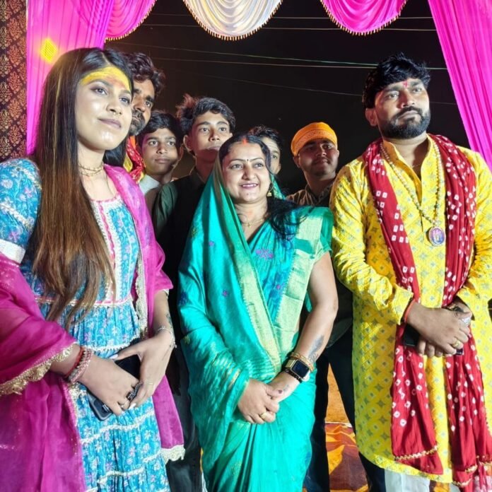 बभनपुरा में माता की चौकी और जगराते में गूंजे जयकारे:शारदीय नवरात्र पर दुबौलिया ब्लॉक के बभनपुरा गांव में उमड़े श्रद्धालु