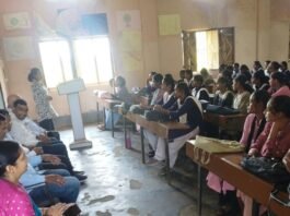अमृत लाल कॉलेज में प्लास्टिक मुक्ति, जल संरक्षण पर जागरूकता:फरेन्दा में प्राचार्य ने बताए सिंगल यूज प्लास्टिक के नुकसान, 72 लोगों ने ली शपथ