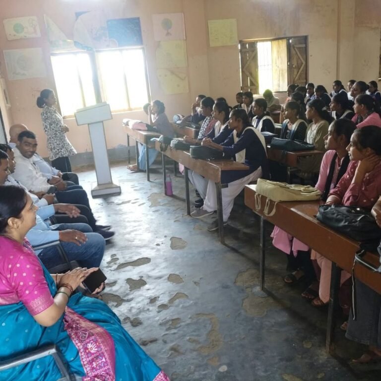 अमृत लाल कॉलेज में प्लास्टिक मुक्ति, जल संरक्षण पर जागरूकता:फरेन्दा में प्राचार्य ने बताए सिंगल यूज प्लास्टिक के नुकसान, 72 लोगों ने ली शपथ