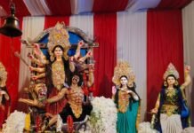 महादेवा चौराहे पर दुर्गा पूजा का आयोजन:व्यापारियों के सहयोग से सजा पंडाल महादेवा चौराहे पर दुर्गा पूजा का आयोजन:व्यापारियों के सहयोग से सजा पंडाल