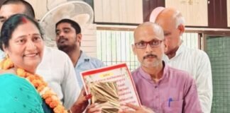बस्ती में गीता सिंह के सेवानिवृत्त होने पर विदाई समारोह:ब्लॉक सभागार में सम्मानित कर दीं शुभकामनाएं बस्ती में गीता सिंह के सेवानिवृत्त होने पर विदाई समारोह:ब्लॉक सभागार में सम्मानित कर दीं शुभकामनाएं