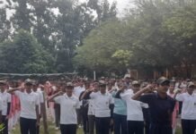 गांधी-शास्त्री जयंती पर सत्य, अहिंसा और स्वच्छता का संदेश:महराजगंज के कॉलेज में संगोष्ठी; स्वच्छता अभियान और चित्रकला प्रतियोगिता हुई