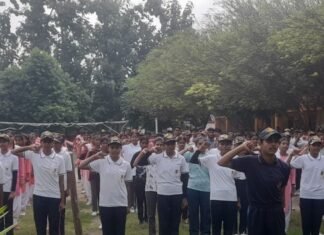 गांधी-शास्त्री जयंती पर सत्य, अहिंसा और स्वच्छता का संदेश:महराजगंज के कॉलेज में संगोष्ठी; स्वच्छता अभियान और चित्रकला प्रतियोगिता हुई