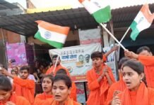 पीएम मोदी के 25 साल के सार्वजनिक जीवन पर नुक्कड़-नाटक:घोंसियारी बाजार में 'सेवा संकल्प अभियान' के तहत आयोजन, संघर्ष और सुशासन दिखाया पीएम मोदी के 25 साल के सार्वजनिक जीवन पर नुक्कड़-नाटक:घोंसियारी बाजार में 'सेवा संकल्प अभियान' के तहत आयोजन, संघर्ष और सुशासन दिखाया