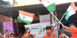 पीएम मोदी के 25 साल के सार्वजनिक जीवन पर नुक्कड़-नाटक:घोंसियारी बाजार में 'सेवा संकल्प अभियान' के तहत आयोजन, संघर्ष और सुशासन दिखाया पीएम मोदी के 25 साल के सार्वजनिक जीवन पर नुक्कड़-नाटक:घोंसियारी बाजार में 'सेवा संकल्प अभियान' के तहत आयोजन, संघर्ष और सुशासन दिखाया