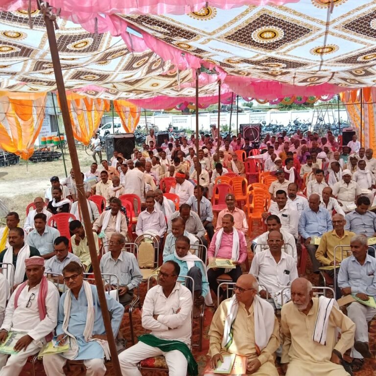 मुंडेरवा गन्ना समिति की बैठक में गन्ना मूल्य बढ़ाने चर्चा:वैज्ञानिक खेती, कर्मचारियों के वेतन और किसानों को मिलने वाले लाभों पर भी बात हुई
