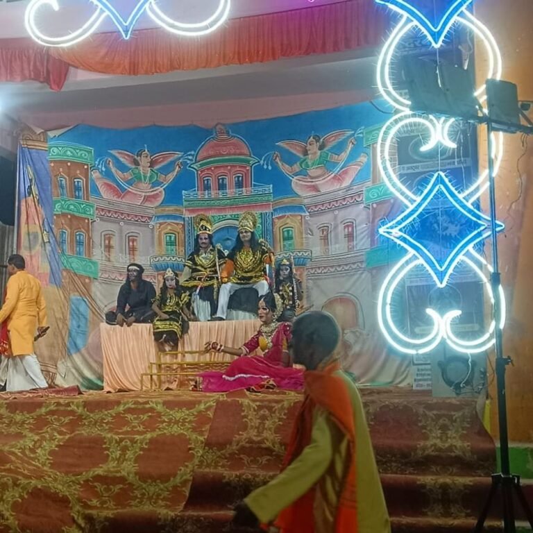 रामलीला के चौथे दिन अहिल्या उद्धार का मंचन:श्रीराम-लक्ष्मण ने सुबाहु-ताड़का का वध किया, पुष्प वाटिका लीला देख दर्शक मंत्रमुग्ध