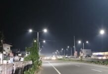 छावनी में हाइवे पर आधी स्ट्रीट लाइटें बंद:छावनी तिराहे से सर्विस लेन तक अंधेरा; हादसे का खतरा छावनी में हाइवे पर आधी स्ट्रीट लाइटें बंद:छावनी तिराहे से सर्विस लेन तक अंधेरा; हादसे का खतरा