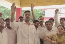 बहराइच में लेखपालों का चरणबद्ध आंदोलन शुरू:आठ सूत्रीय मांगों को लेकर प्रदर्शन, सीएम के नाम सौंपा ज्ञापन