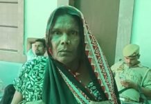 महराजगंज में विधवा महिला के घर का रास्ता रोका:कोर्ट के आदेश के बाद भी नहीं मिला रास्ता, लेखपाल पर पैसे लेने का आरोप