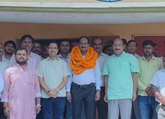 परतावल में डीआईओएस को पंचायत इंटरमीडिएट कॉलेज में विदाई:सेवानिवृत्ति पर हुए सम्मानित, बोले- शिक्षकों का स्नेह अमूल्य निधि