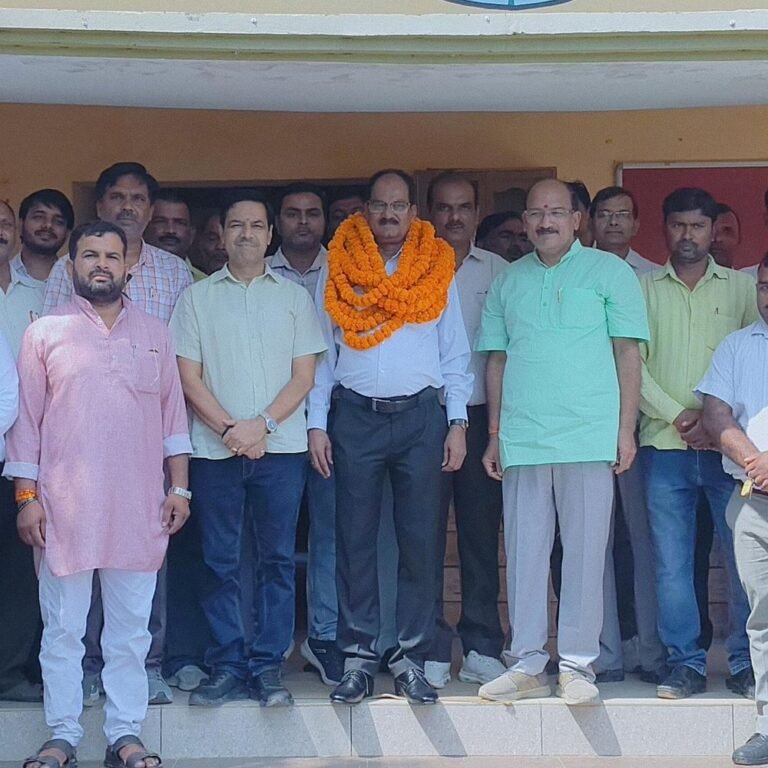 परतावल में डीआईओएस को पंचायत इंटरमीडिएट कॉलेज में विदाई:सेवानिवृत्ति पर हुए सम्मानित, बोले- शिक्षकों का स्नेह अमूल्य निधि
