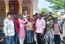 वरुण पांडेय बने भाजपा किसान मोर्चा के जिलाध्यक्ष:गोभिया में कार्यकर्ताओं और ग्रामीणों ने बांटी मिठाइयां वरुण पांडेय बने भाजपा किसान मोर्चा के जिलाध्यक्ष:गोभिया में कार्यकर्ताओं और ग्रामीणों ने बांटी मिठाइयां