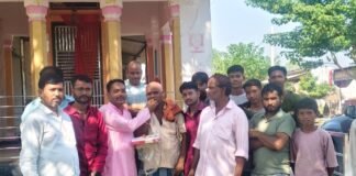 वरुण पांडेय बने भाजपा किसान मोर्चा के जिलाध्यक्ष:गोभिया में कार्यकर्ताओं और ग्रामीणों ने बांटी मिठाइयां वरुण पांडेय बने भाजपा किसान मोर्चा के जिलाध्यक्ष:गोभिया में कार्यकर्ताओं और ग्रामीणों ने बांटी मिठाइयां