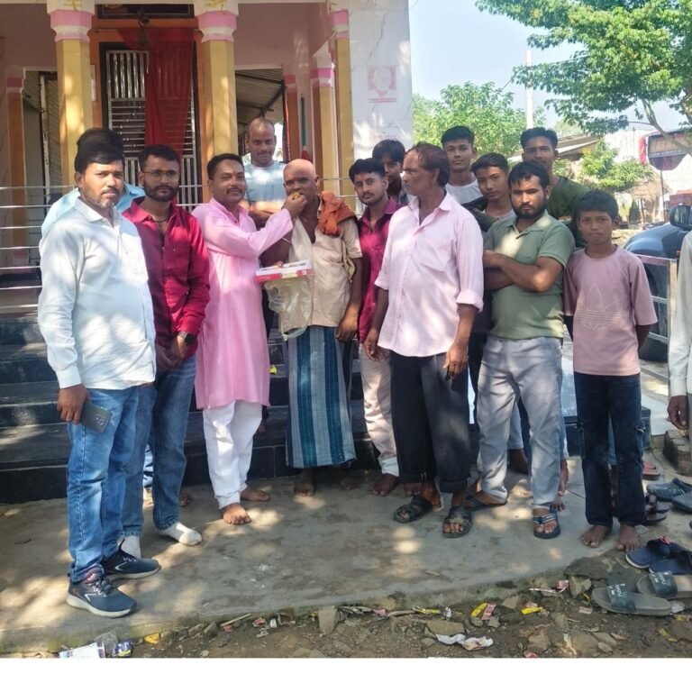 वरुण पांडेय बने भाजपा किसान मोर्चा के जिलाध्यक्ष:गोभिया में कार्यकर्ताओं और ग्रामीणों ने बांटी मिठाइयां