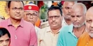 मगरमच्छ के हमले में जान गंवाने वाले छांगुर के परिवार:निचलौल में विधायक ने ₹5 लाख का चेक सौंपा, मछली पकड़ते समय हुआ हादसा मगरमच्छ के हमले में जान गंवाने वाले छांगुर के परिवार:निचलौल में विधायक ने ₹5 लाख का चेक सौंपा, मछली पकड़ते समय हुआ हादसा