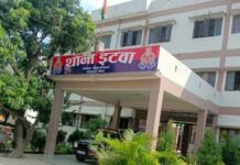 इटवा में पारिवारिक विवाद में मारपीट, दोनों पक्षों पर केस:गाड़ी तोड़ने और जान से मारने की धमकी का भी आरोप, जांच शुरू इटवा में पारिवारिक विवाद में मारपीट, दोनों पक्षों पर केस:गाड़ी तोड़ने और जान से मारने की धमकी का भी आरोप, जांच शुरू