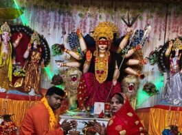 सादुल्लानगर हनुमानगढ़ी मंदिर में मां दुर्गा की भव्य प्रतिमा:श्रद्धालुओं का मन मोह रही, संध्या आरती और भजनों से भक्तिमय माहौल