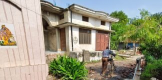 पयागपुर के भूपगंज बाजार में मंदिर के पास जलभराव:अधूरी सड़क से कीचड़, श्रद्धालु परेशान; संक्रामक बीमारियों का खतरा पयागपुर के भूपगंज बाजार में मंदिर के पास जलभराव:अधूरी सड़क से कीचड़, श्रद्धालु परेशान; संक्रामक बीमारियों का खतरा