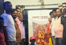 पुरैना बाजार सहित कई गांवों में दुर्गा पूजा महोत्सव शुरू:आकर्षक पंडालों में मां दुर्गा की प्रतिमाएं स्थापित, वैदिक मंत्रोच्चार से गूंजा माहौल पुरैना बाजार सहित कई गांवों में दुर्गा पूजा महोत्सव शुरू:आकर्षक पंडालों में मां दुर्गा की प्रतिमाएं स्थापित, वैदिक मंत्रोच्चार से गूंजा माहौल