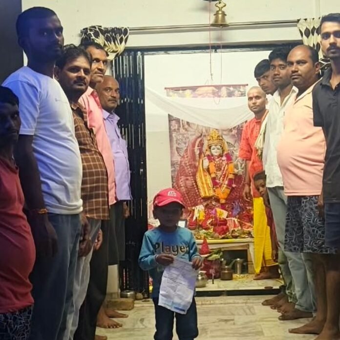 पुरैना बाजार सहित कई गांवों में दुर्गा पूजा महोत्सव शुरू:आकर्षक पंडालों में मां दुर्गा की प्रतिमाएं स्थापित, वैदिक मंत्रोच्चार से गूंजा माहौल