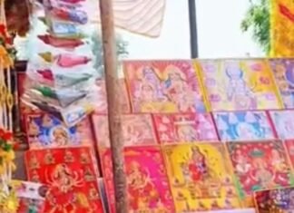 बस्ती के अमोढ़ा बाजार में नवरात्रि की रौनक:मां दुर्गा के स्वागत को सजा बाजार, चुनरी और माता रानी की तस्वीरों से सजी दुकानें बस्ती के अमोढ़ा बाजार में नवरात्रि की रौनक:मां दुर्गा के स्वागत को सजा बाजार, चुनरी और माता रानी की तस्वीरों से सजी दुकानें
