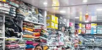 समूह सखी मिथलेश ने 20 SHG बनाकर महिलाओं को जोड़ा:खुद लोन लेकर खोली कपड़े की दुकान, बनी आत्मनिर्भर समूह सखी मिथलेश ने 20 SHG बनाकर महिलाओं को जोड़ा:खुद लोन लेकर खोली कपड़े की दुकान, बनी आत्मनिर्भर