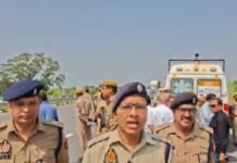 सुल्तानपुर में पूर्वांचल एक्सप्रेसवे पर खड़े ट्रक से टकराई एंबुलेंस, चार लोगों की मौत