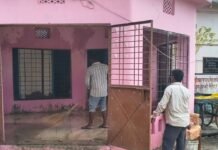 फरेंदा के मंदिरों में नवरात्र के पहले दिन उमड़ी भक्तों:मां दुर्गा के दर्शन को पहुंचे श्रद्धालु, विधि-विधान से पूजा कर सुख-समृद्धि मांगी फरेंदा के मंदिरों में नवरात्र के पहले दिन उमड़ी भक्तों:मां दुर्गा के दर्शन को पहुंचे श्रद्धालु, विधि-विधान से पूजा कर सुख-समृद्धि मांगी
