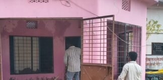 फरेंदा के मंदिरों में नवरात्र के पहले दिन उमड़ी भक्तों:मां दुर्गा के दर्शन को पहुंचे श्रद्धालु, विधि-विधान से पूजा कर सुख-समृद्धि मांगी फरेंदा के मंदिरों में नवरात्र के पहले दिन उमड़ी भक्तों:मां दुर्गा के दर्शन को पहुंचे श्रद्धालु, विधि-विधान से पूजा कर सुख-समृद्धि मांगी