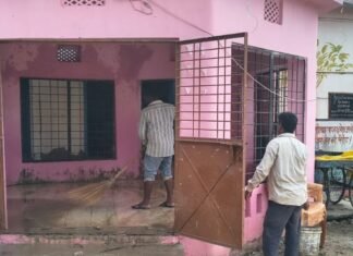 फरेंदा के मंदिरों में नवरात्र के पहले दिन उमड़ी भक्तों:मां दुर्गा के दर्शन को पहुंचे श्रद्धालु, विधि-विधान से पूजा कर सुख-समृद्धि मांगी फरेंदा के मंदिरों में नवरात्र के पहले दिन उमड़ी भक्तों:मां दुर्गा के दर्शन को पहुंचे श्रद्धालु, विधि-विधान से पूजा कर सुख-समृद्धि मांगी
