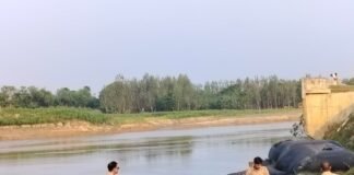 खैरीघाट पुलिस ने दुर्गा पूजा स्थलों का निरीक्षण किया:रामपुर धोबिया, नेवादा, गड़ीघाट विसर्जन स्थल देखे; आयोजकों और इमामों से बात की खैरीघाट पुलिस ने दुर्गा पूजा स्थलों का निरीक्षण किया:रामपुर धोबिया, नेवादा, गड़ीघाट विसर्जन स्थल देखे; आयोजकों और इमामों से बात की