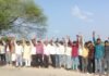 बलरामपुर में पुल निर्माण की मांग, ग्रामीणों ने किया प्रदर्शन:बारिश में ठप हो जाता है आवागमन, डीएम को सौंपा ज्ञापन बलरामपुर में पुल निर्माण की मांग, ग्रामीणों ने किया प्रदर्शन:बारिश में ठप हो जाता है आवागमन, डीएम को सौंपा ज्ञापन