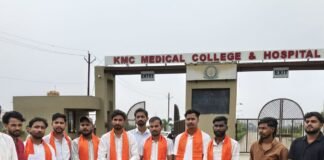 महराजगंज में अभाविप का प्रदर्शन:₹4500 अतिरिक्त शुल्क समेत 20 सूत्रीय मांगों को लेकर सौंपा ज्ञापन महराजगंज में अभाविप का प्रदर्शन:₹4500 अतिरिक्त शुल्क समेत 20 सूत्रीय मांगों को लेकर सौंपा ज्ञापन